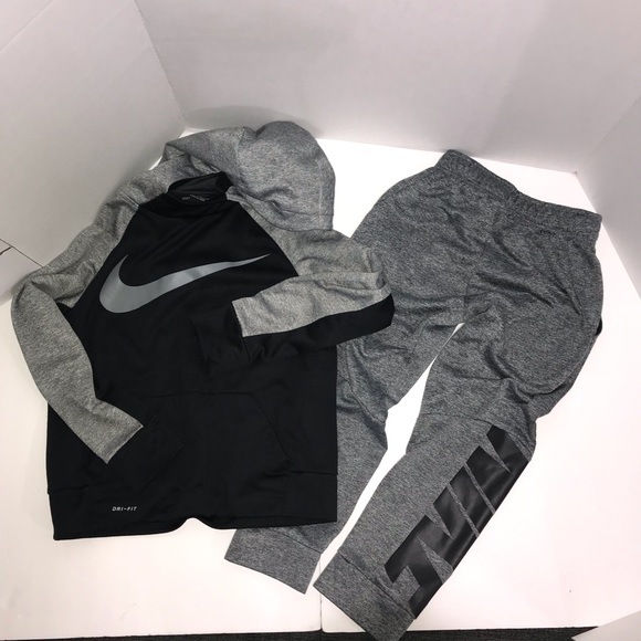 Nike Dri Fit hoodie and sweatpants - Picture 3 of 6